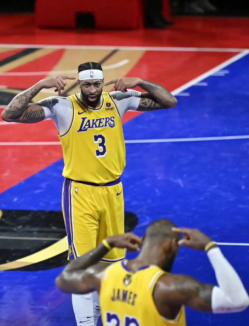 九游游戏平台包含浓眉哥在快船比赛中大比分获胜，比赛局势复杂引发热议！的词条