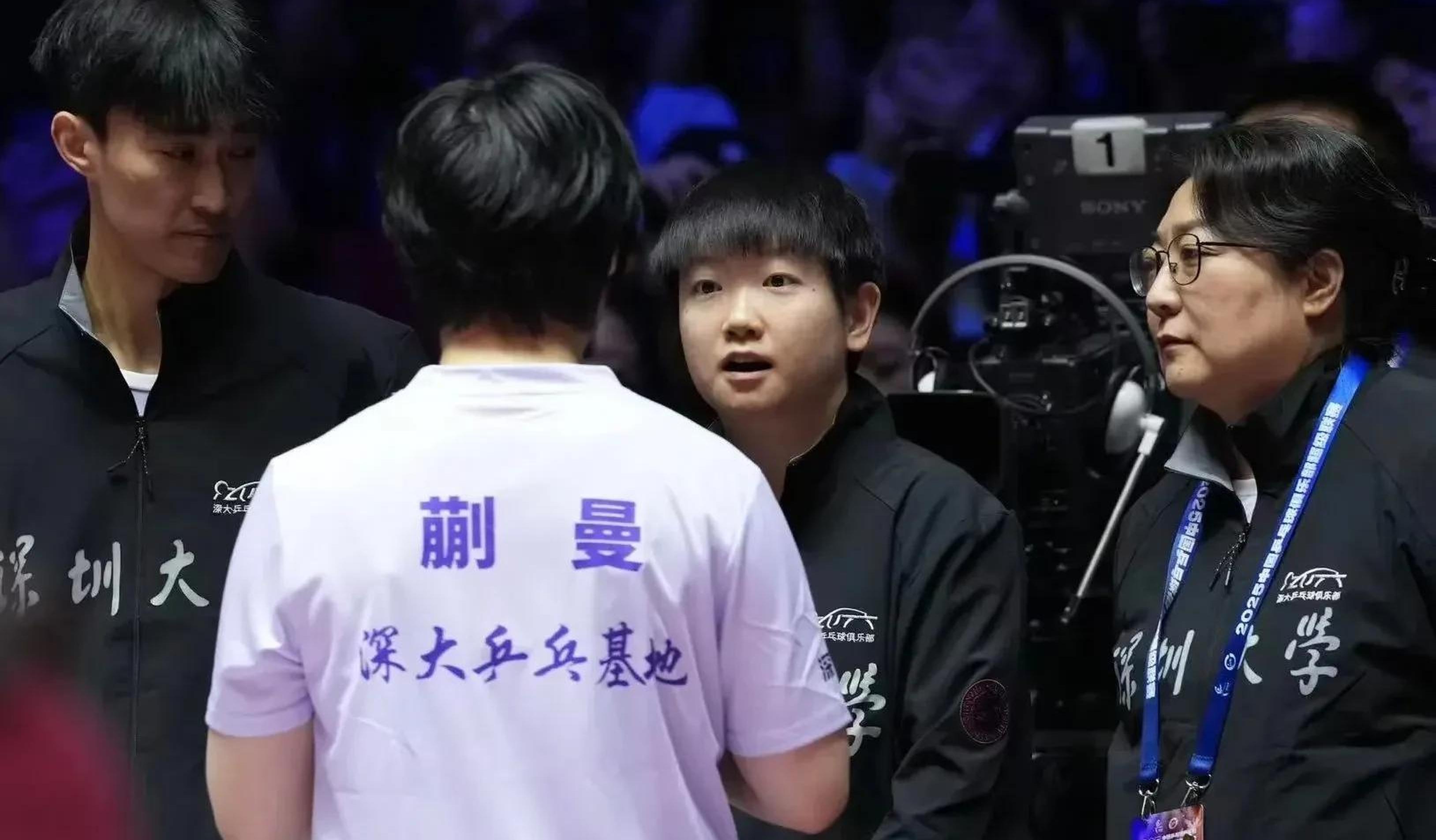 九游官方入口包含乒乓球淘汰赛上演强强对话，云贵猎隼队翻盘徽州银狐队，战术调整见效；边后卫成为亮点的词条