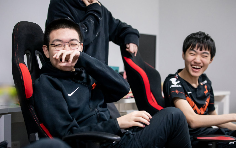 九游体育投注凯恩新星精彩发挥表现惊艳，FPX未来可期！的简单介绍